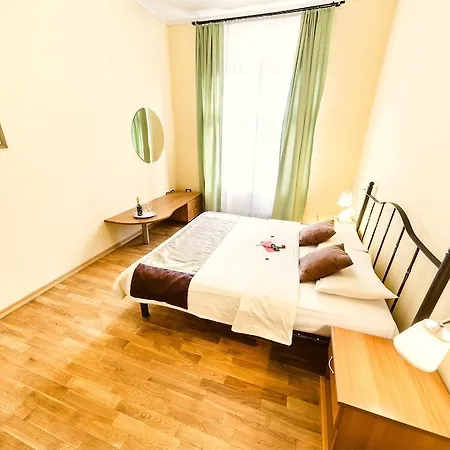 Hotel La Madeleine 3*